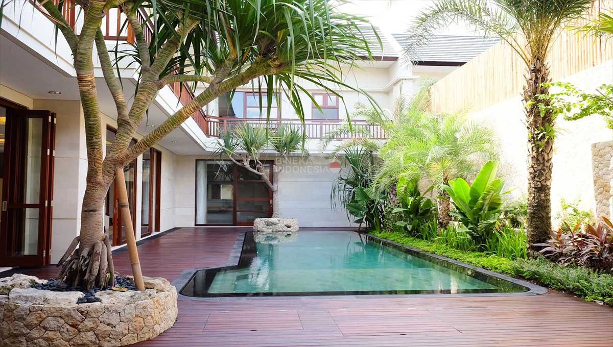 Villa Brand New 4 Bed Bumbak,Kerobokan BR-2403