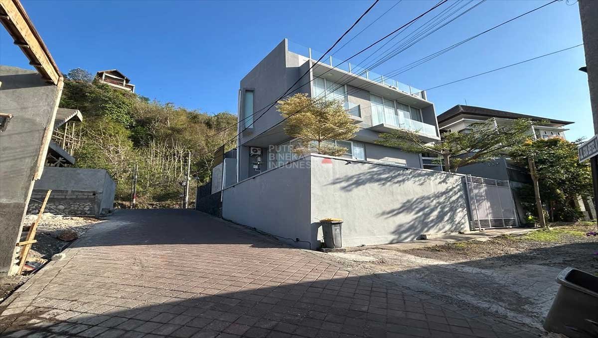 House Modern 4 Bed Taman Griya,Jimbaran BR-2467