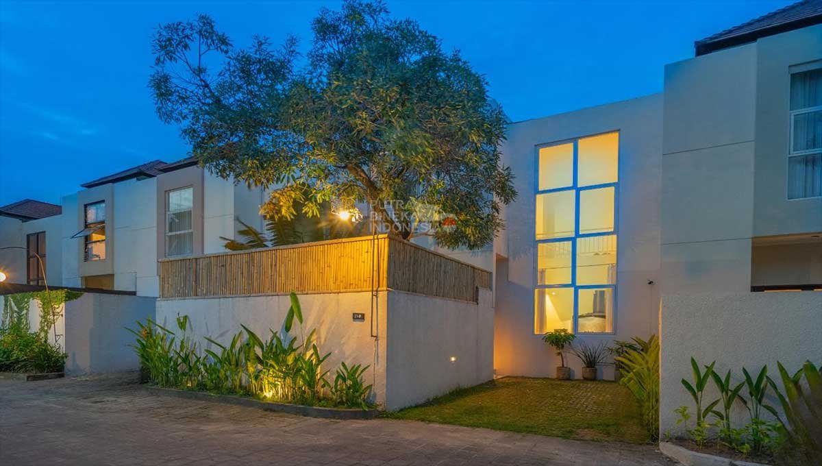 Villa For Rent 2 Bed In Kerobokan,Badung Bali LU-4012