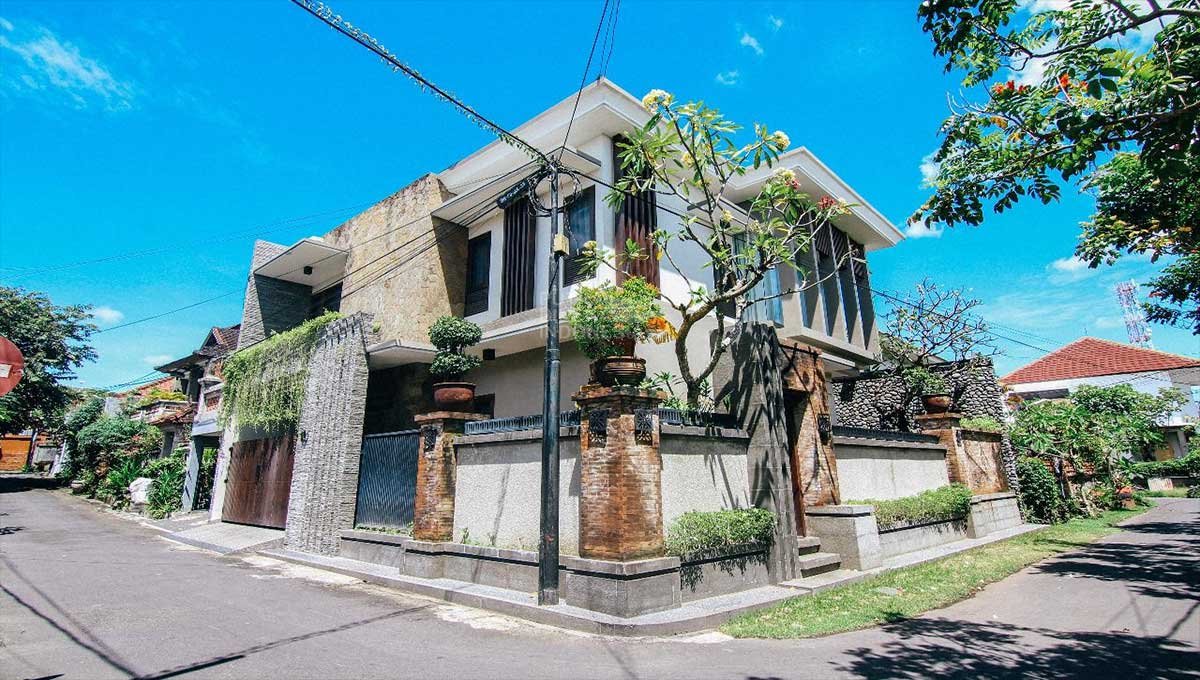 Modern House For Rent 4 Bed In Padangsambian,Kerobokan TN-4119